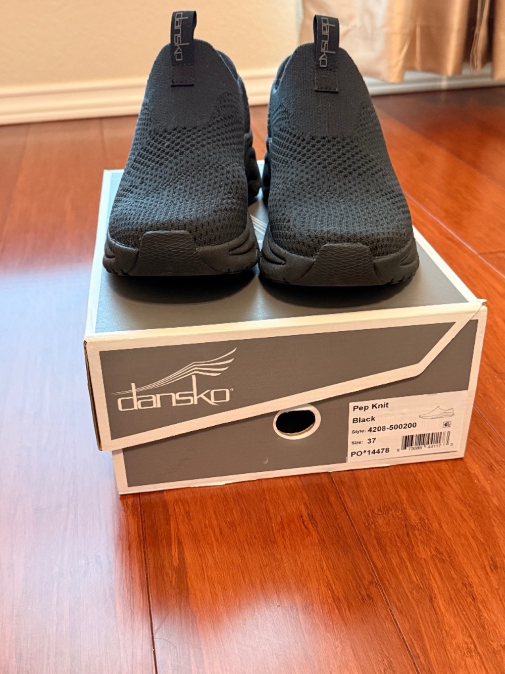 Dansko Women's Pep Wide Toe Walking Shoe - NEW, Size 37 with box